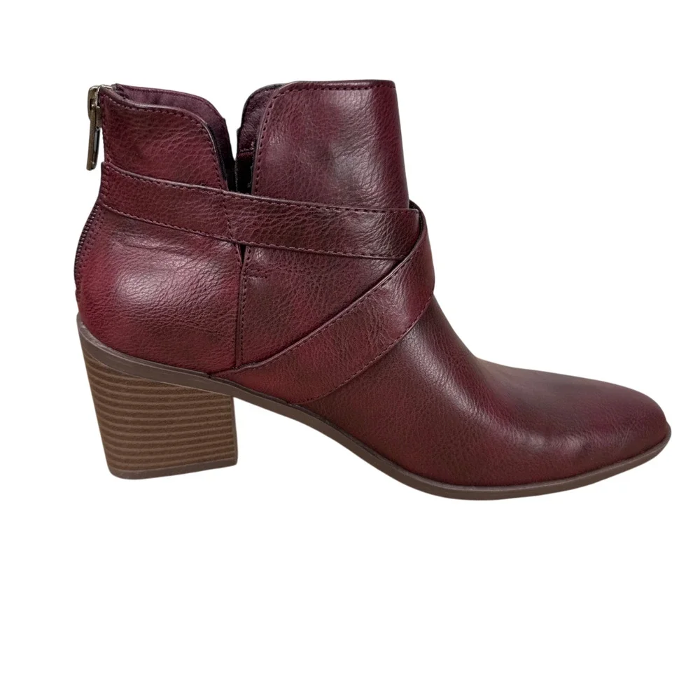 NWT Frye & Co Pembrooke Burgundy Leather Booties 6.5M Ankle Western Harness Belt